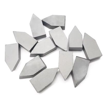 Ujung Pahat Brazing Karbida Tungsten Tahan Aus Tinggi yang Disesuaikan dengan Paduan YG6 YG6X YG8 untuk Pembuatan Alat